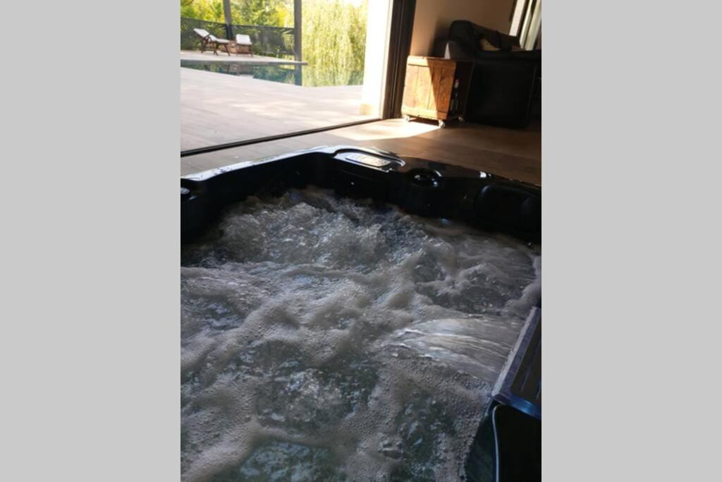 Un Petit Coin De Bali Avec Spa Et Piscine Prives Carpentras Exteriör bild